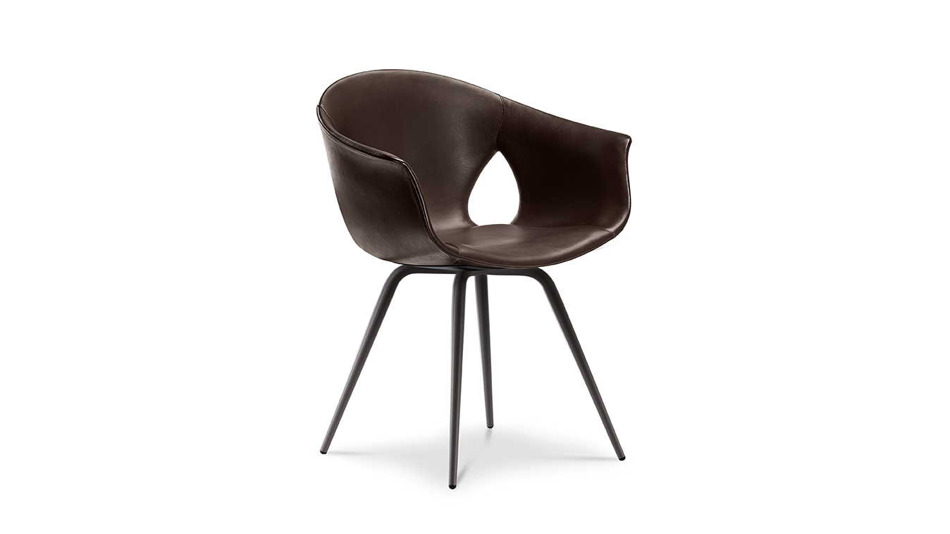 Ginger Ale | Small armchair with metal legs